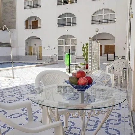 La Casa De Veronica - Serene Apartment With Shared Pool, Steps From The Beach Torrevieja Exterior photo