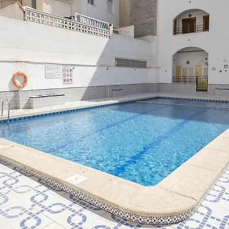 La Casa De Veronica - Serene Apartment With Shared Pool, Steps From The Beach Torrevieja Exterior photo