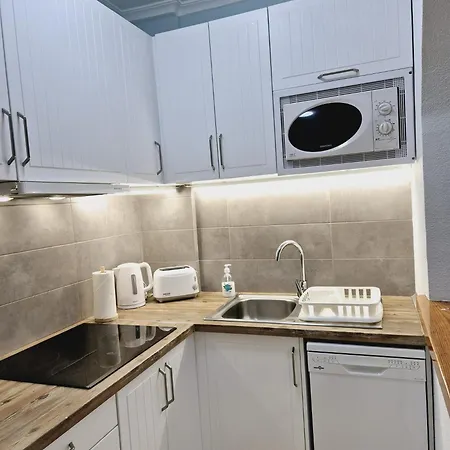La Casa De Veronica - Serene Apartment With Shared Pool, Steps From The Beach Torrevieja Exterior photo