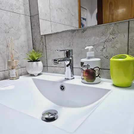 La Casa De Veronica - Serene Apartment With Shared Pool, Steps From The Beach Torrevieja Exterior photo