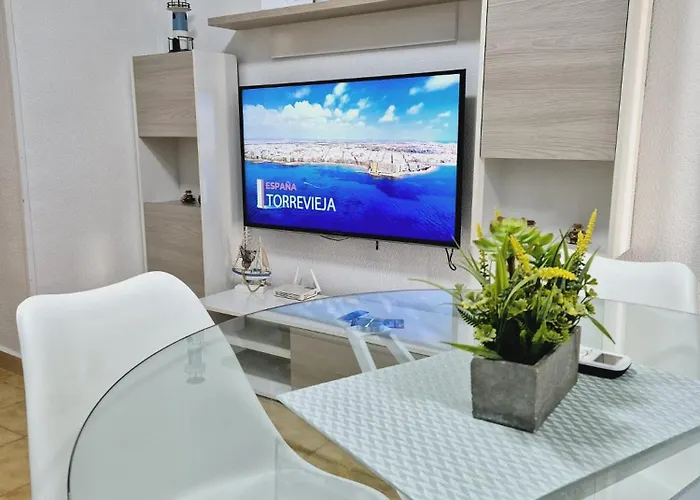 La Casa De Veronica - Serene Apartment With Shared Pool, Steps From The Beach