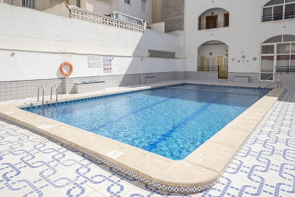 La Casa De Veronica - Serene With Shared Pool, Steps From The Torrevieja