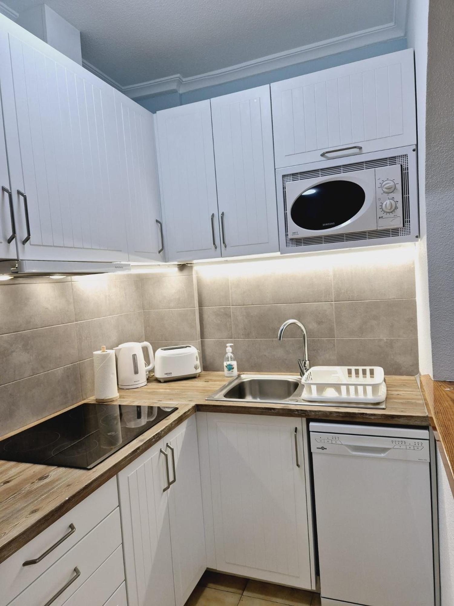 La Casa De Veronica - Serene With Shared Pool, Steps From The Apartment