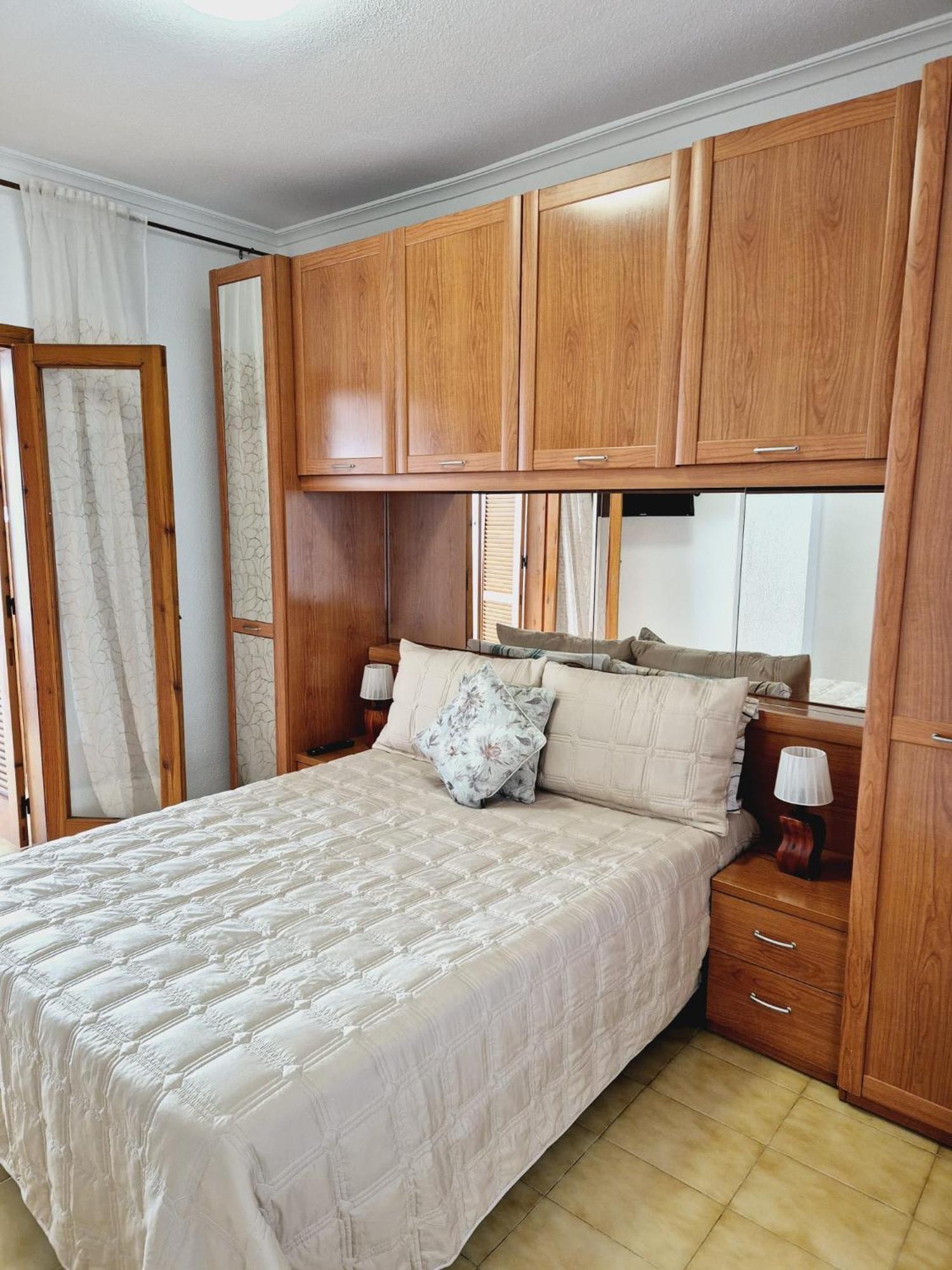 La Casa De Veronica - Serene With Shared Pool, Steps From The Apartment Torrevieja
