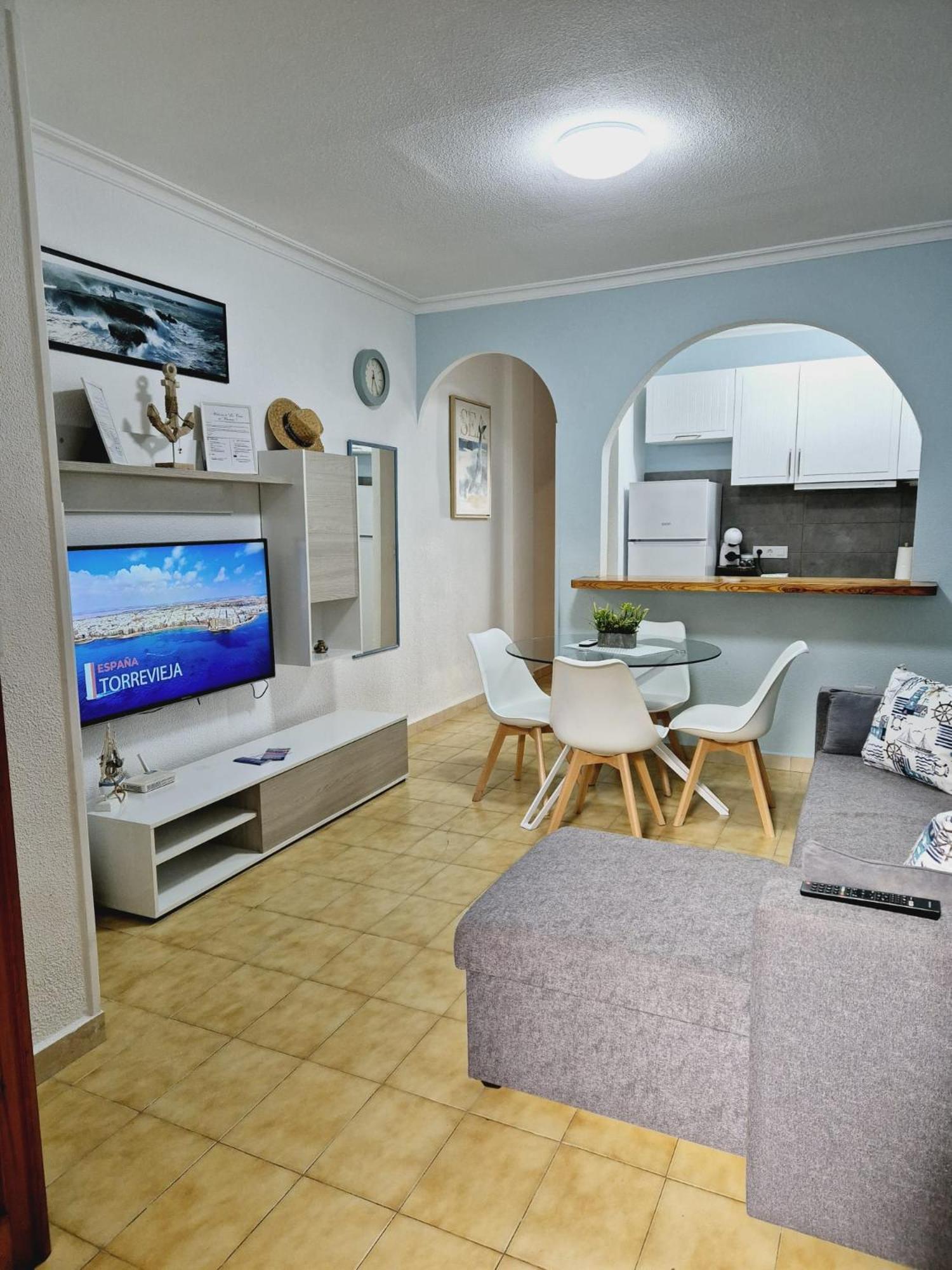 La Casa De Veronica - Serene With Shared Pool, Steps From The Torrevieja