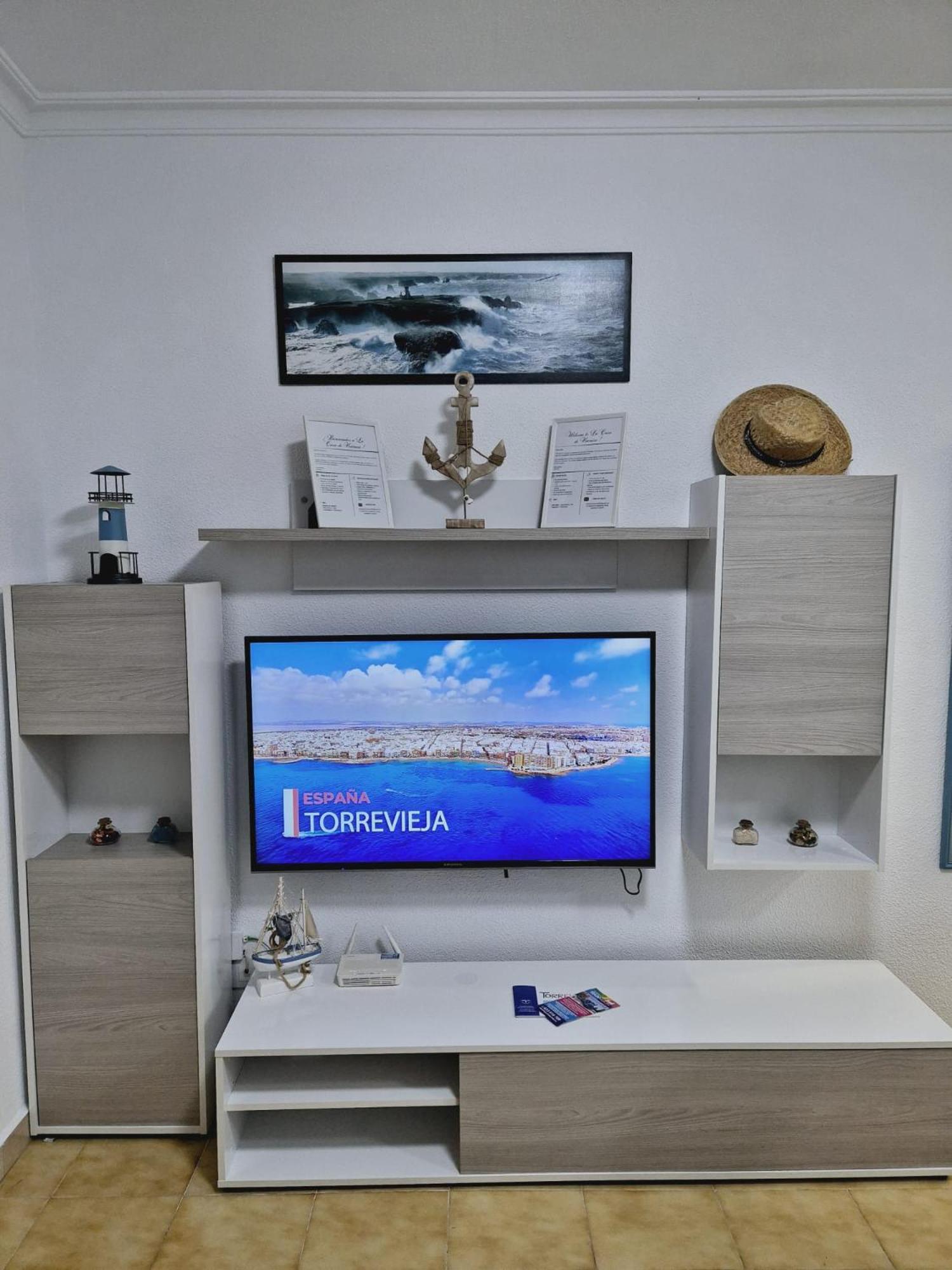 Apartment La Casa De Veronica - Serene With Shared Pool, Steps From The Torrevieja